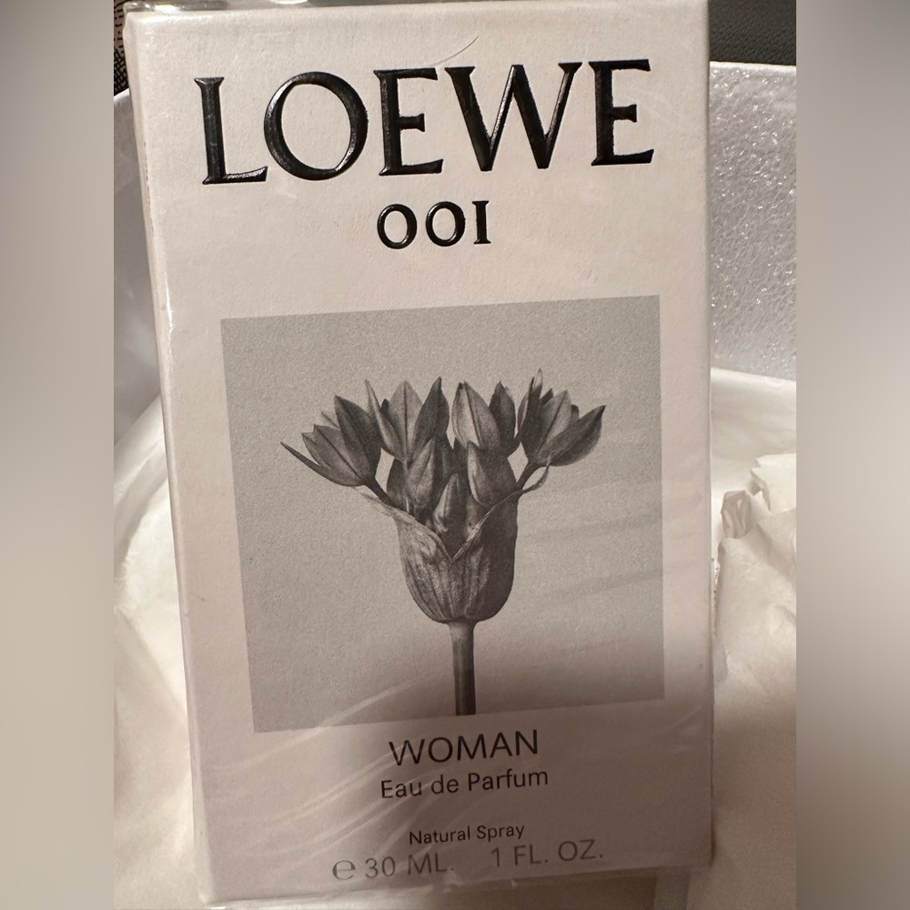 LOEWE Eau De Parfum 001 New in Box 30 ML